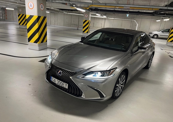 Lexus ES cena 135000 przebieg: 47000, rok produkcji 2019 z Wrocław małe 667